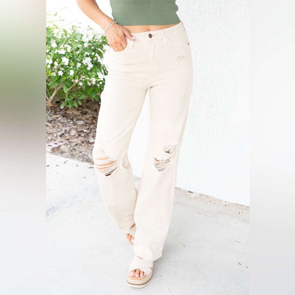 BDG Urban Outfitters Cream Distressed Loose Straight Leg Denim Comfy Jeans NWT